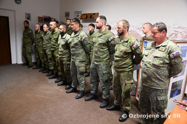 Ukončenie Kurzu odborníkov na velenie a obsluhu systému samohybného delostrelectva 155mm ShKH ZUZANA vz. 2000, ZUZANA 2 u 21.shdo Michalovce