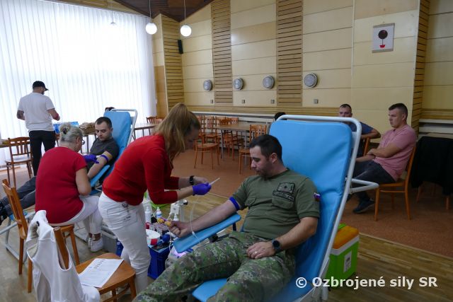 Profesionálni vojaci opäť darovali krv