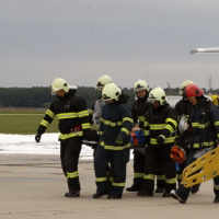 Praktická ukážka zásahu po núdzovom pristátí lietadla 