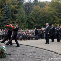 Minister obrany Martin Glváč si pripomenul 70. výročie Karpatsko-duklianskej operácie