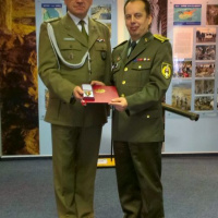 Udelenie striebornej medaily za službu v NATO JFTC