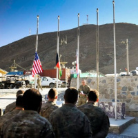 Spomienka na padlých priateľov v zbrani 