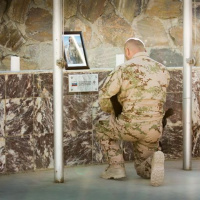 12 Spomienka na padlých priateľov v zbrani 