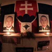 14 Spomienka na padlých priateľov v zbrani 