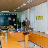 03 Walters navštívil 5. pluk