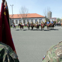 Jazdci 2. jazdeckého pluku SIBÍRSKY sa pýšia vlastnou zástavou