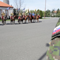 Jazdci 2. jazdeckého pluku SIBÍRSKY sa pýšia vlastnou zástavou