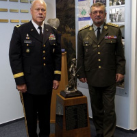 Náčelník generálneho štábu generálporučík Maxim privítal veliteľa Národnej Gardy Indiany generálmajora Umbargera