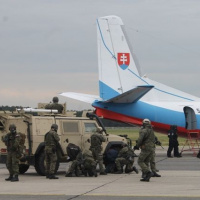 Stíhačky MiG-29 donútili pristáť na letisku v Kuchyni lietadlo, ktoré narušilo náš vzdušný priestor