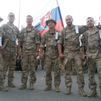 Dánsky pochod na základni HKIA