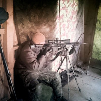 05 Sniperi 5. pluku drilovali v kurze HIGH ANGLE-URBAN SNIPER