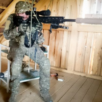 06 Sniperi 5. pluku drilovali v kurze HIGH ANGLE-URBAN SNIPER