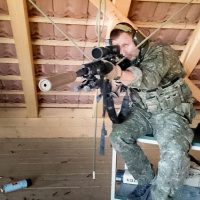 07 Sniperi 5. pluku drilovali v kurze HIGH ANGLE-URBAN SNIPER