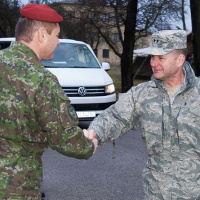 01 Žilinský 5. pluk navštívil šéf amerických špeciálov dislokovaných v Európe