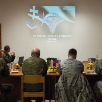 02 Žilinský 5. pluk navštívil šéf amerických špeciálov dislokovaných v Európe