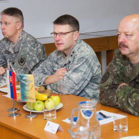 04Žilinský 5. pluk navštívil šéf amerických špeciálov dislokovaných v Európe