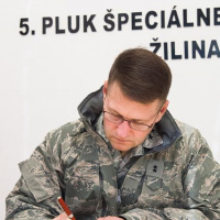 08 Žilinský 5. pluk navštívil šéf amerických špeciálov dislokovaných v Európe