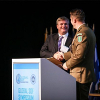 12 Veliteľ 5. pluku špeciálneho určenia na sympóziu o Hybridnej vojne