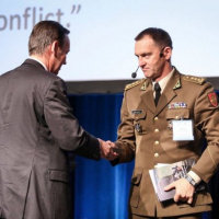 14 Veliteľ 5. pluku špeciálneho určenia na sympóziu o Hybridnej vojne