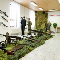 09 Veľvyslanec Adam Sterling: 