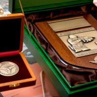 13 Veľvyslanec Adam Sterling: 