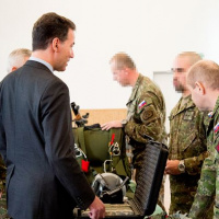 18 Veľvyslanec Adam Sterling: 