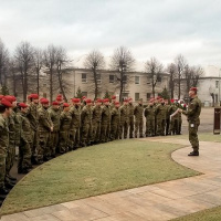 01 Spomienka na priateľov v zbrani