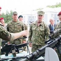 10 5. pluk navštívil šéf NSHQ