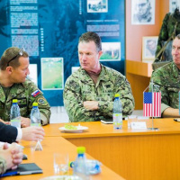 16 5. pluk navštívil šéf NSHQ