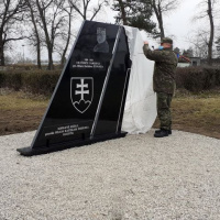 Príslušníci dopravného krídla odhalili pomník pri príležitosti 140. výročia narodenia generála Milana Rastislava Štefánika