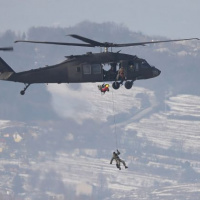 Výcvik alternatívnych spôsobov vysadenia a vyzdvihnutia z vrtuľníka