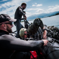 Z jastraba s padákom aj bez neho