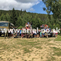 Profesionálni vojaci s deťmi v rekreačnom stredisku Železnô