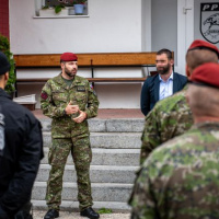 01 Armádni a policajní špeciáli medzinárodne, no proti sebe 