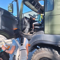 Deti z materských a základných škôl na letisku v Kuchyni