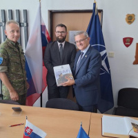 Španielsky generál na letisku v Kuchyni