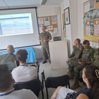 Študenti diplomacie navštívili letisko Kuchyňa