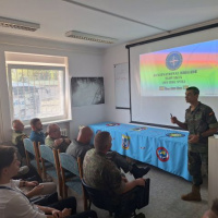 Študenti diplomacie navštívili letisko Kuchyňa