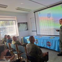 Študenti diplomacie navštívili letisko Kuchyňa