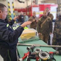 Vojenskí diplomati navštívili 46. krídlo Kuchyňa