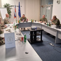 Návšteva z Indiany posilňuje spoluprácu v oblasti vzdelávania poddôstojníkov