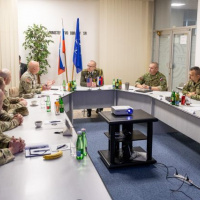 Návšteva z Indiany posilňuje spoluprácu v oblasti vzdelávania poddôstojníkov