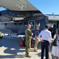 Študenti letnej škole diplomacie opäť zavítali na letisko