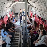 Študenti letnej škole diplomacie opäť zavítali na letisko