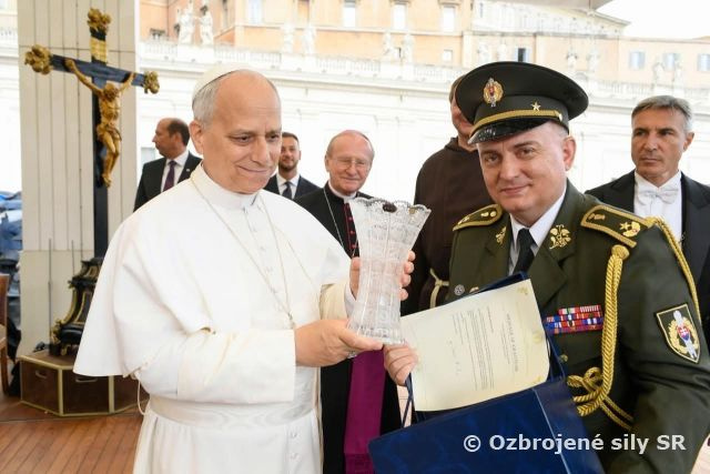 Slovenský generál odovzdal pápežovi dar 