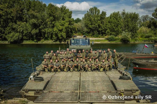 Výcvik 1. pontónovej roty a Národných obranných síl