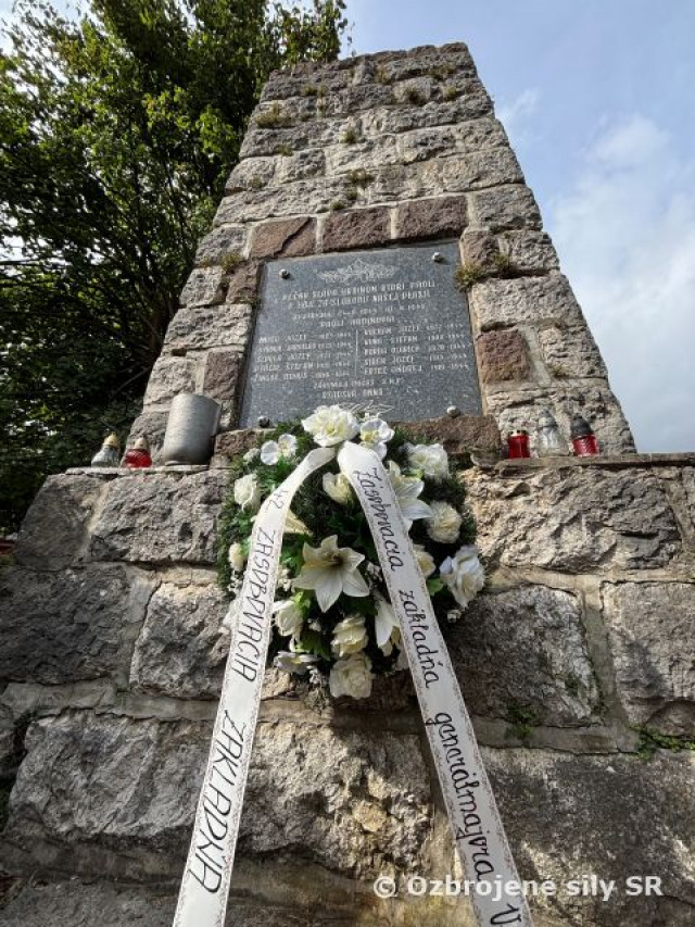 Slávnostný nástup 42. zásobovacej základne a uctenie pamiatky generálmajora  Viliama Žingora pri príležitosti 80. výročia SNP