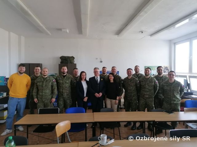 Britský veľvyslanec na pôde Jazykového inštitútu