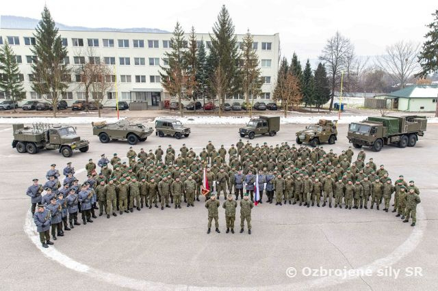 Slávnostný nástup pri príležitosti výmeny veliteľa 103. práporu RCHBO