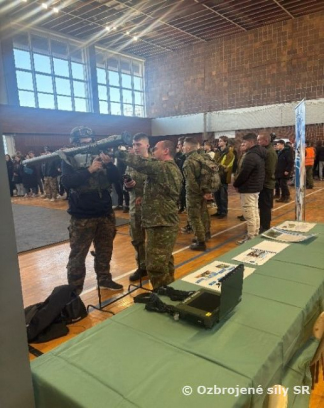 Vojaci 11. bVzS na školách 